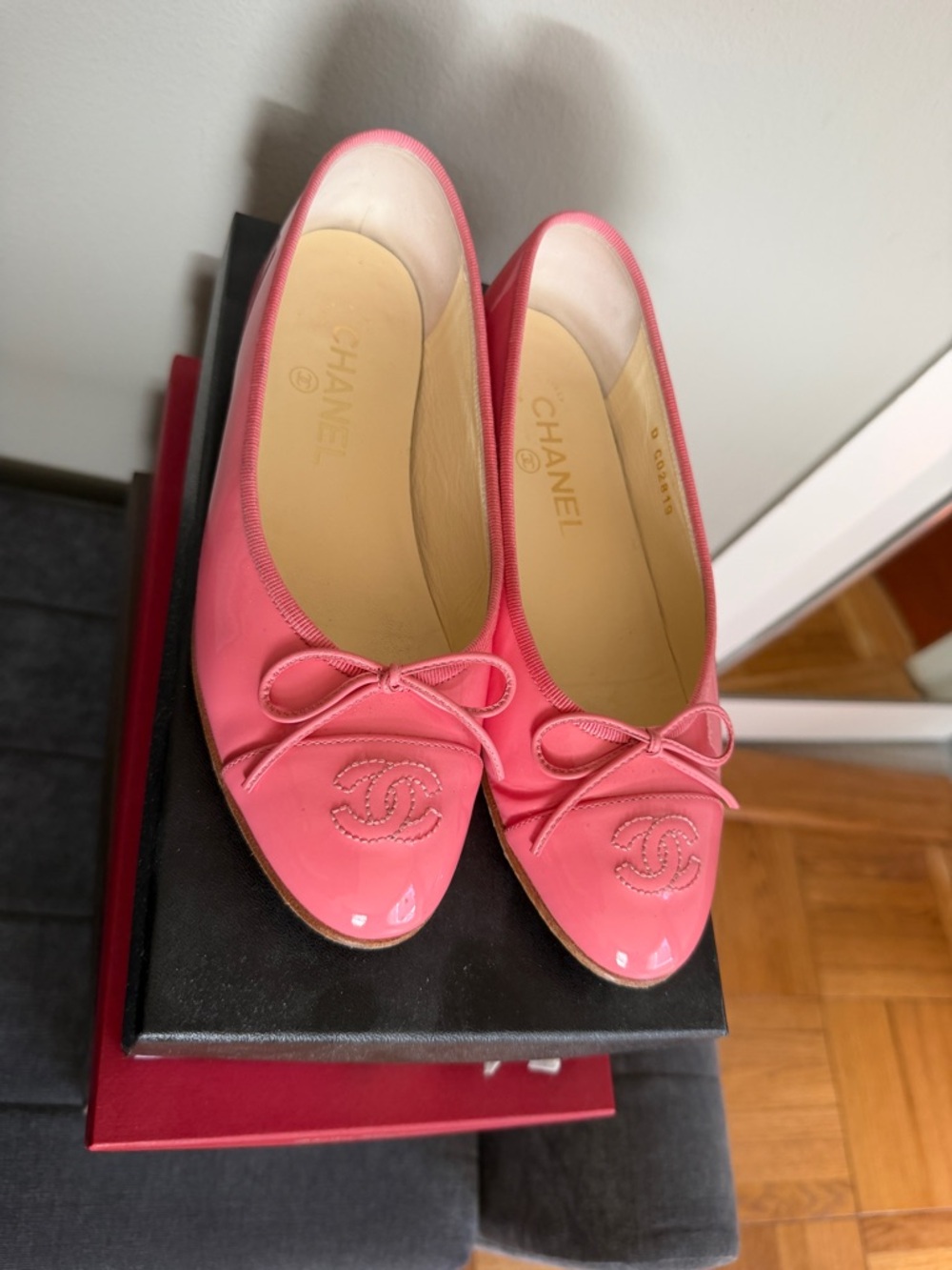 CHANEL Pink Patent Leather Ballet Flats with CC Logo
